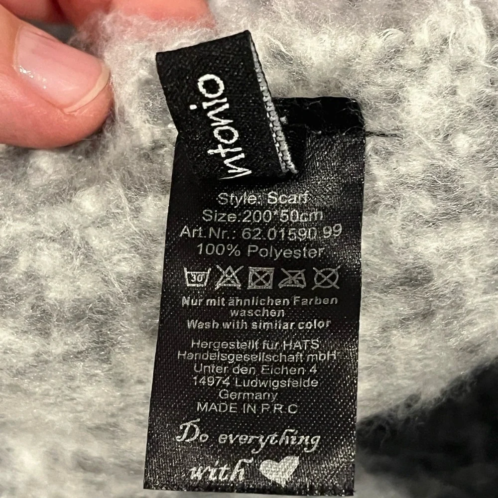 Antonio super fluffy grey plaid scarf